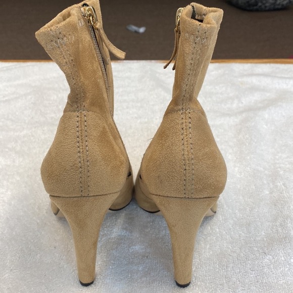 Good American The Icon Stilleto Heel Booties Tan size 7 (s5.7) - Picture 6 of 7